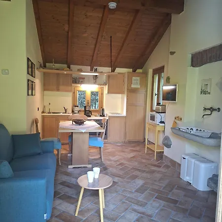 Dom wakacyjny The Dependance Of The Isabella By The Little River With Private Dedicated Parking Stresa